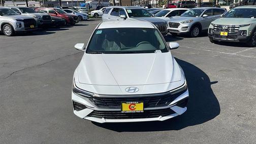 2025 Hyundai ELANTRA SE