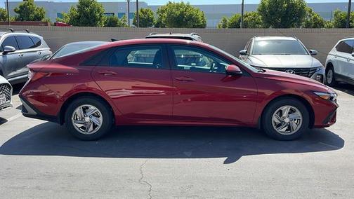 2025 Hyundai ELANTRA SE