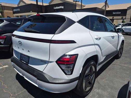 Atlas White 2025 Hyundai KONA EV SEL