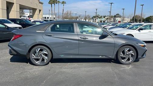 2025 Hyundai ELANTRA SEL