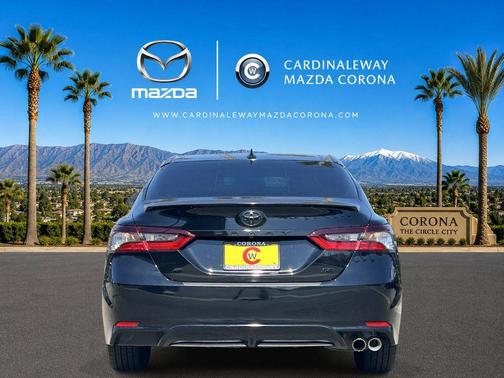 Midnight Black Metallic 2022 Toyota Camry SE