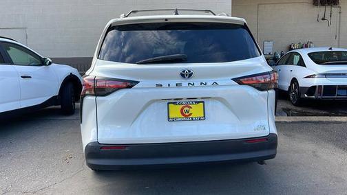 2021 Toyota Sienna XLE 8 Passenger