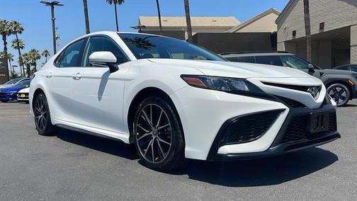 2022 Toyota Camry SE