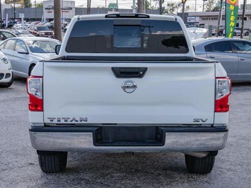 2017 Nissan Titan SV
