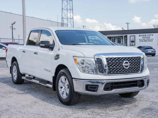 2017 Nissan Titan SV
