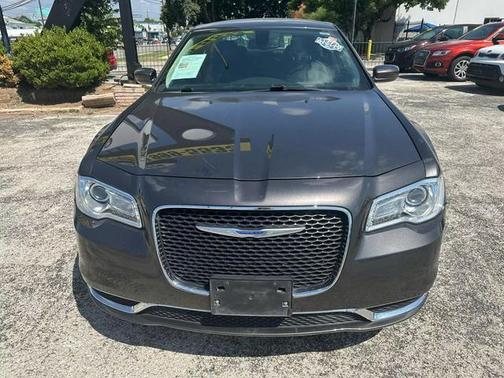 2018 Chrysler 300 Touring