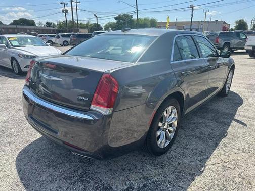 2018 Chrysler 300 Touring