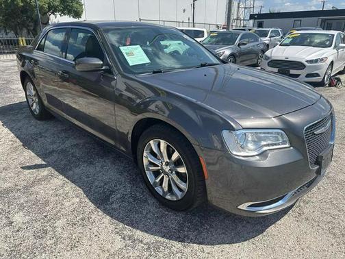 2018 Chrysler 300 Touring