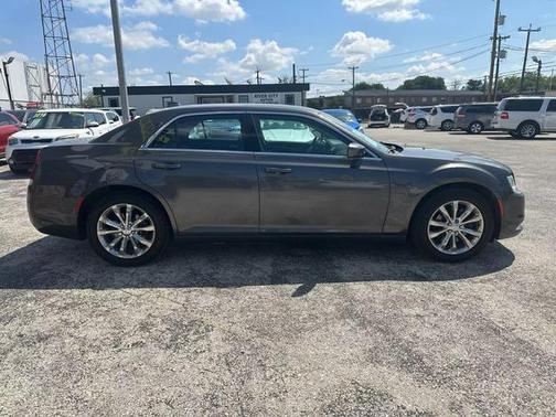 2018 Chrysler 300 Touring