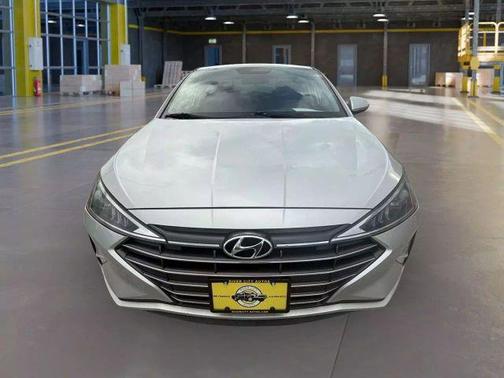 2019 Hyundai ELANTRA SE