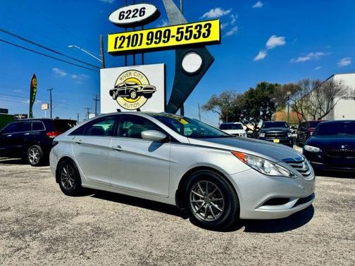 2013 Hyundai SONATA GLS