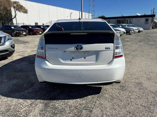 2010 Toyota Prius III