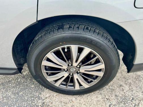 2019 Nissan Pathfinder SV