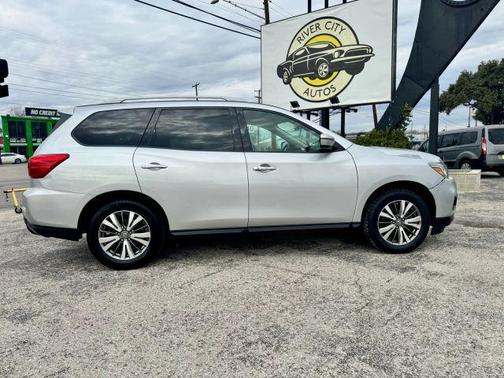 2019 Nissan Pathfinder SV