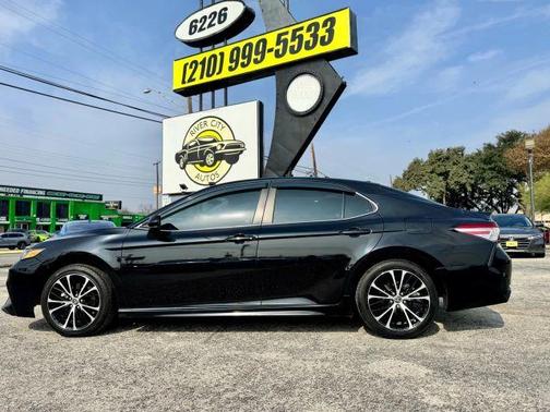 2020 Toyota Camry SE