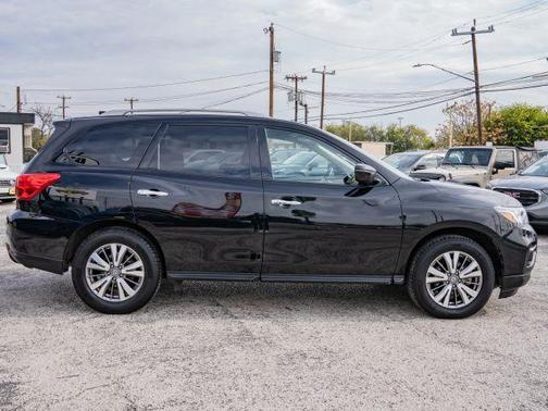 2019 Nissan Pathfinder SV