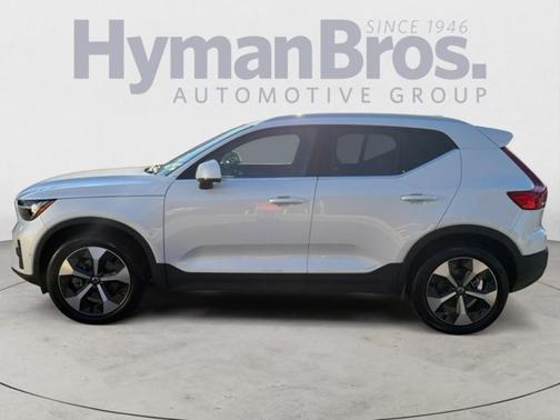 2025 Volvo XC40 B5 Plus Bright Theme