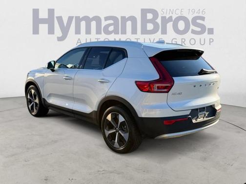 2025 Volvo XC40 B5 Plus Bright Theme