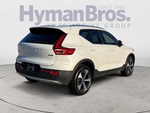 2025 Volvo XC40 B5 Plus Bright Theme