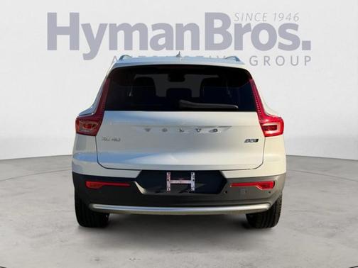 2025 Volvo XC40 B5 Plus Bright Theme