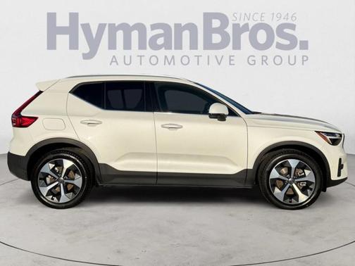 2025 Volvo XC40 B5 Plus Bright Theme