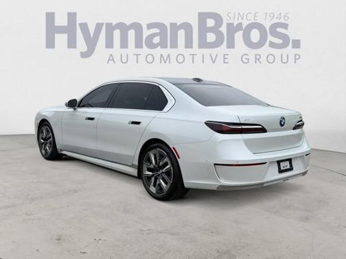 Mineral White Metallic 2023 BMW i7 xDrive60