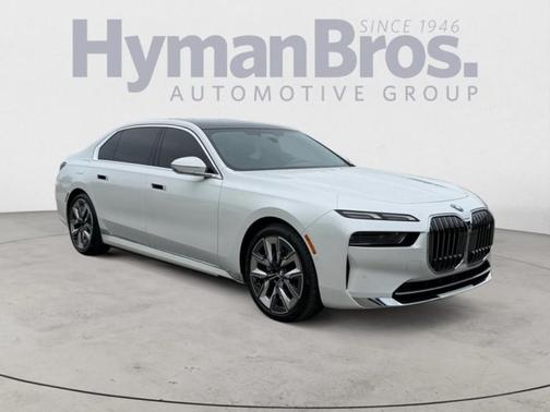 Mineral White Metallic 2023 BMW i7 xDrive60