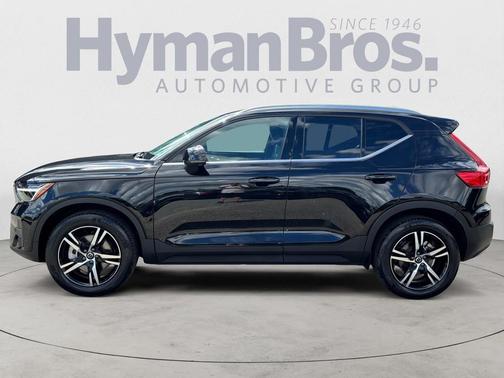 2025 Volvo XC40 B5 Core Bright Theme