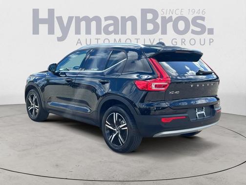 2025 Volvo XC40 B5 Core Bright Theme