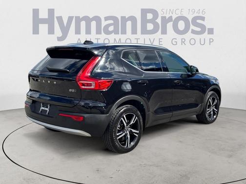 2025 Volvo XC40 B5 Core Bright Theme
