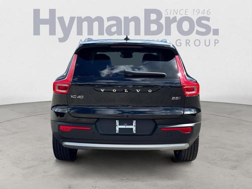 2025 Volvo XC40 B5 Core Bright Theme
