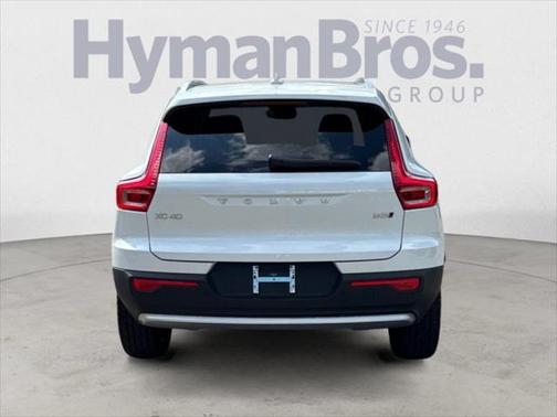 2025 Volvo XC40 B5 Plus Bright Theme