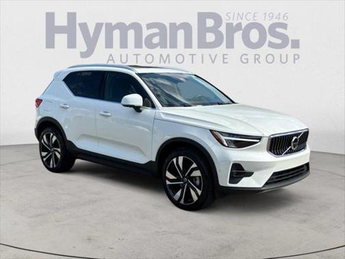 2025 Volvo XC40 B5 Plus Bright Theme