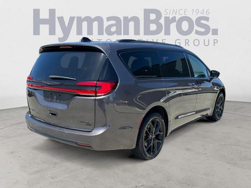 Granite Crystal Metallic Clearcoat 2023 Chrysler Pacifica Limited