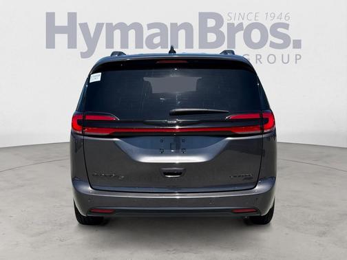 Granite Crystal Metallic Clearcoat 2023 Chrysler Pacifica Limited
