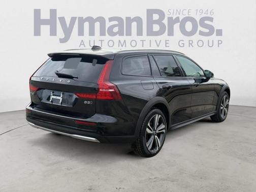 2025 Volvo V60 Cross Country Plus, B5 AWD Gas (mild hybrid)
