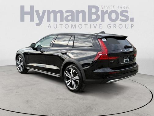 2025 Volvo V60 Cross Country Plus, B5 AWD Gas (mild hybrid)