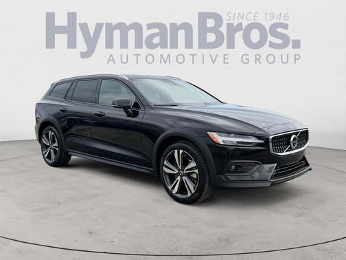 2025 Volvo V60 Cross Country Plus, B5 AWD Gas (mild hybrid)