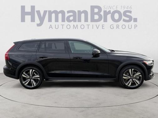 2025 Volvo V60 Cross Country Plus, B5 AWD Gas (mild hybrid)
