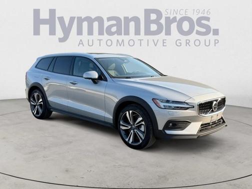 2025 Volvo V60 Cross Country Plus, B5 AWD Gas (mild hybrid)
