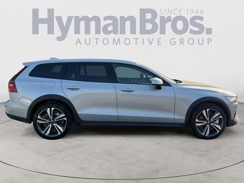 2025 Volvo V60 Cross Country Plus, B5 AWD Gas (mild hybrid)