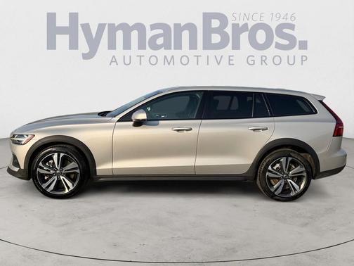 2025 Volvo V60 Cross Country Plus, B5 AWD Gas (mild hybrid)