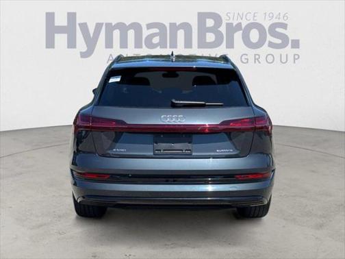 2022 Audi e-tron Premium Plus
