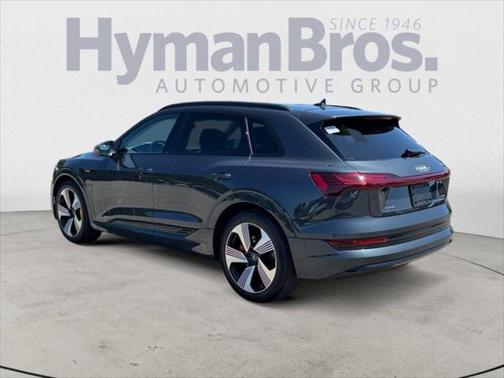 2022 Audi e-tron Premium Plus