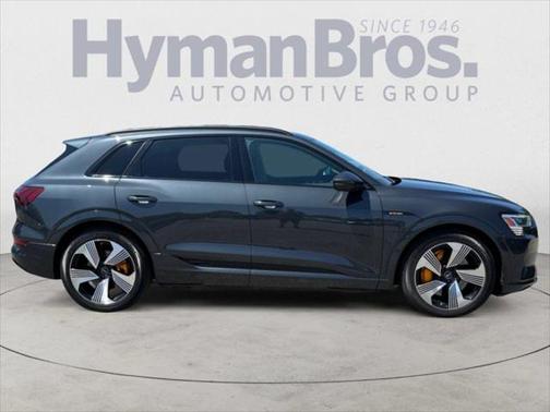 2022 Audi e-tron Premium Plus