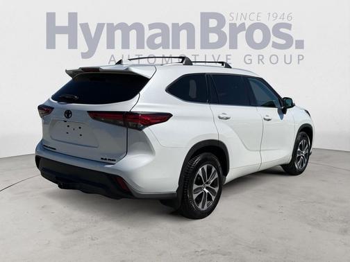 Wind Chill Pearl 2022 Toyota Highlander XLE