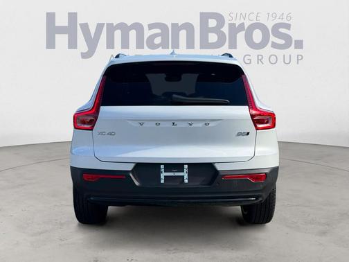 2025 Volvo XC40 B5 Plus Dark Theme