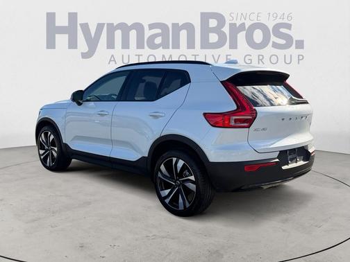 2025 Volvo XC40 B5 Plus Dark Theme
