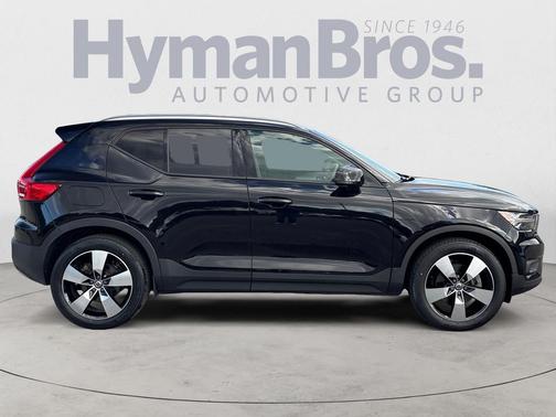 2021 Volvo XC40 T5 Momentum