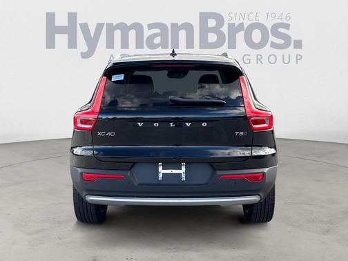 2021 Volvo XC40 T5 Momentum